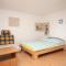 Studio Basanija 7148a