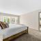 Beautiful Beachside Apartment With Marina View