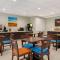 Days Inn & Suites by Wyndham Greater Tomball