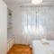 1 Bedroom Cozy Apartment In Omisalj