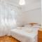 1 Bedroom Cozy Apartment In Omisalj