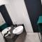 Modern and cosey 4 bedroom house walk to beach
