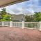 Studio in College Station with Expansive Deck! - كوليج ستيشن