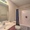 Cozy Greensboro Townhome about 7 Mi to UNC Campus