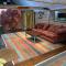 Quirky Barn Conversion Crowhurst Battle