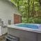 Lil Red Hen Cottage in the Boone Area with Hot Tub - 西杰斐逊