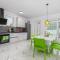 4 Bedroom Cozy Home In Betiga