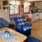 5 Bedroom Lake Front Home In Hornnes