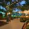 Holiday Inn Westbury-Long Island, an IHG Hotel - Carle Place