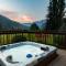 Alpine Highmark by KABINO Hot Tub Fire Pit Fully Fenced Backyard WiFi