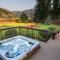 Alpine Highmark by KABINO Hot Tub Fire Pit Fully Fenced Backyard WiFi