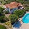 Villa Verde con piscina indipendente con 5 camere e 4 bagni