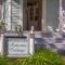 Maison DMemoire Bed & Breakfast Cottages