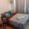 AVIDA ATRIA T2-C short walk mall,esplanade,wifi,netflix,kitchen,pool - 伊洛伊洛