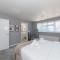 Pass the Keys Reading Luxurious Spacious Villa with Conservatory - 雷丁