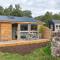 Alba - Charming boutique forest view cabin with hot tub in Ballater