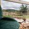 Alba - Charming boutique forest view cabin with hot tub in Ballater