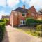 Alderton House - Spacious 3 Bed with Parking