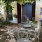 Enchanting Apartment with Patio, Lungarno Firenze