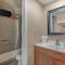 Shasta Pines Motel & Suites - Burney
