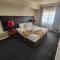 ZEN88 ESPLANADE: 1-BR Top Floor Ocean View Suite - Darwin