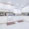Furnished Family Home near Toronto - Great Location Game Room - Backyard - Parking & Self Checkin