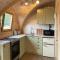 Hedgehog Glamping Pod School House Farm - Leighton