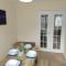 Sunningdale homely detached family/contractor 3 bed house