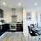 Artistic and luxurious APT with Sea view. Beach side