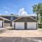 Airy Townhome Close to Kayaking and Boating!