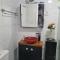 Kitnet casal e apartamento com lareira e vista jardim