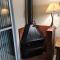 Kitnet casal e apartamento com lareira e vista jardim - Esteio