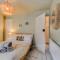 Cheerful 3 bed Grade II Central Cottage