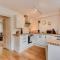 Cheerful 3 bed Grade II Central Cottage