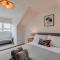 Cheerful 3 bed Grade II Central Cottage