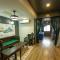 Lynlan Hostel & Cafe