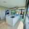The Beach Hytte - Stunning Sea View Penthouse - Bournemouth