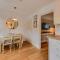 Cheerful 3 bed Grade II Central Cottage
