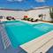 Family friendly house with a swimming pool Split - 15909