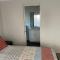 Private room with ensuite and parking close to Wollongong CBD - Вуллонгонг