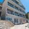 Apartments by the sea Brist, Makarska - 15714