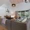 Cliff House Cottage - Modern Metung Retreat