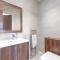 Town Center 4 Bedroom 4 bathroom Hse with Parking Slough By 360Stays