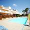 Central Pool-Side 2 Bedroom Apartment in Paphos - بافوس