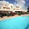 Central Pool-Side 2 Bedroom Apartment in Paphos - بافوس