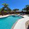 Paradise 4 min to the Beach with Private Heated Pool - Deerfield Beach