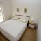 Apartments by the sea Promajna, Makarska - 17160