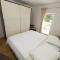 Apartments by the sea Promajna, Makarska - 17160