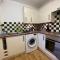 Spacious 3 bed flat a stones throw from the beach