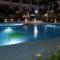 Spacious condo with private terrace & Pool - شاطئ بالم إيغل